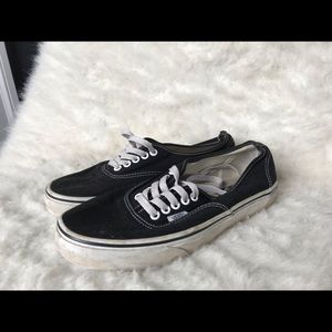 Classic black Vans W9